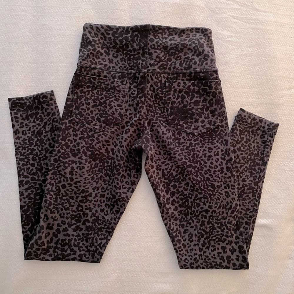 LYSSE Grey Leopard Print Toothpick Denim, Size Small - Picture 7 of 10